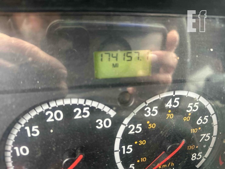 2016-freightliner-business-class-m2-106-image-30