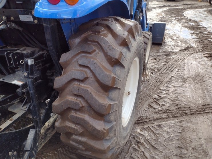 new-holland-boomer-37-image-19