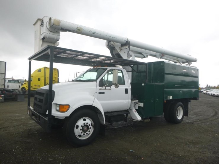 2004-ford-f750-image-1