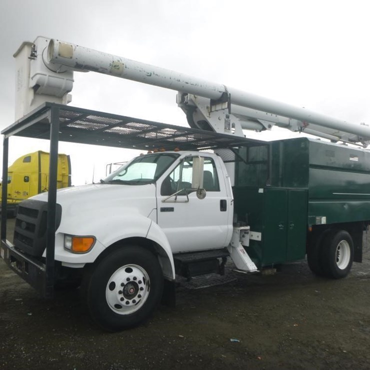 2004 FORD F750