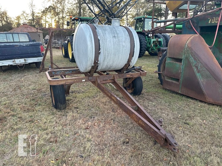 john-deere-300-image-1