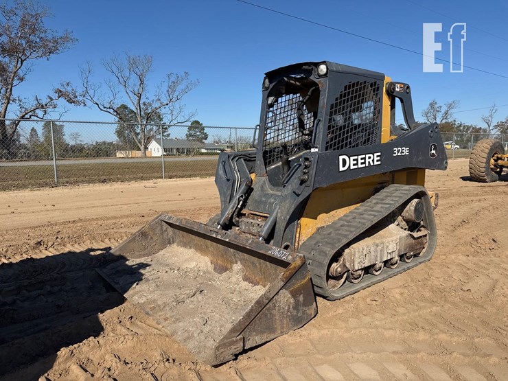 2017-deere-323e-image-2