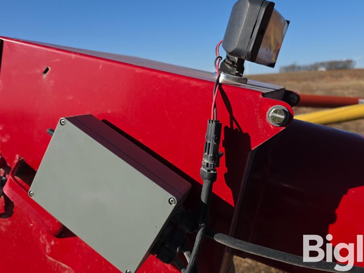 westfield-mkk-100-63-grain-auger-w/swing-hopper-image-17