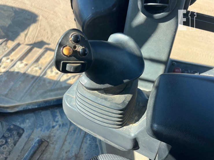 2022-caterpillar-d3-lgp-image-33