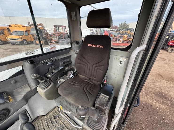 2014-takeuchi-tb290-image-28