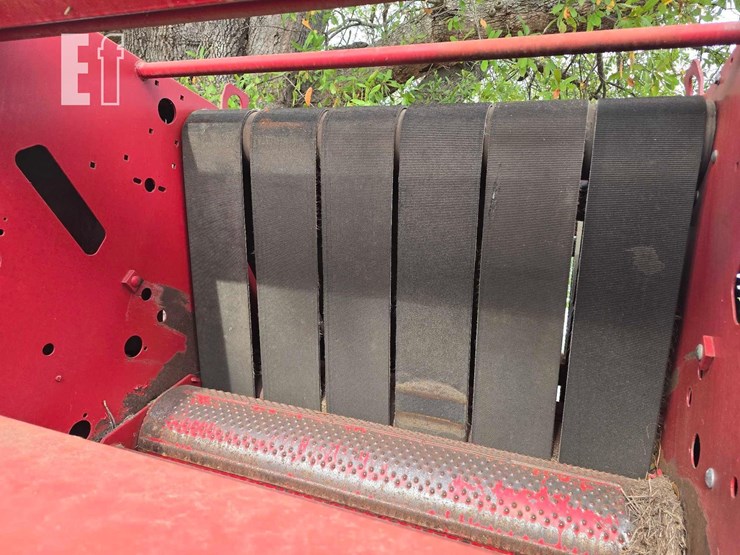 new-holland-648-image-10