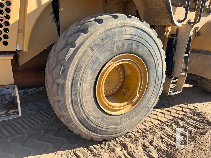 2014-caterpillar-966k-image-11