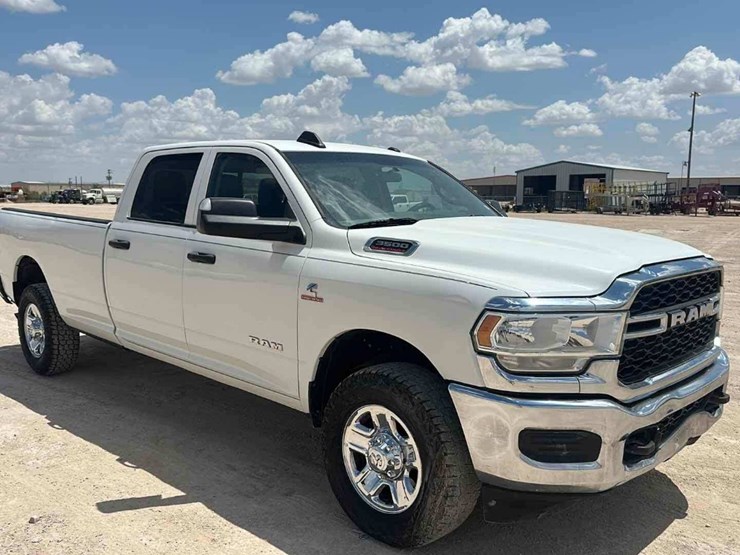 2019-dodge-ram-3500-image-2