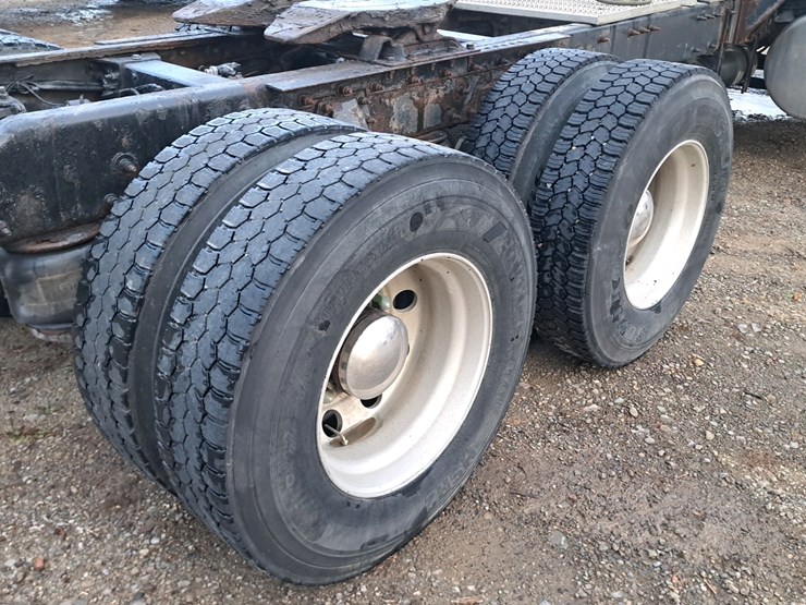 2010-peterbilt-386-image-43