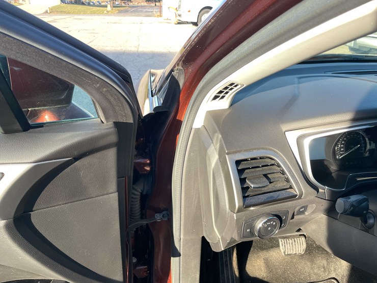 #1388-•-2015-ford-fusion-(has-wi-title)-(of)-image-42