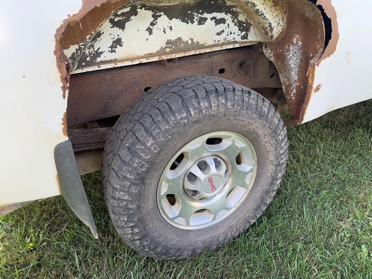 2009-gmc-2500-image-11