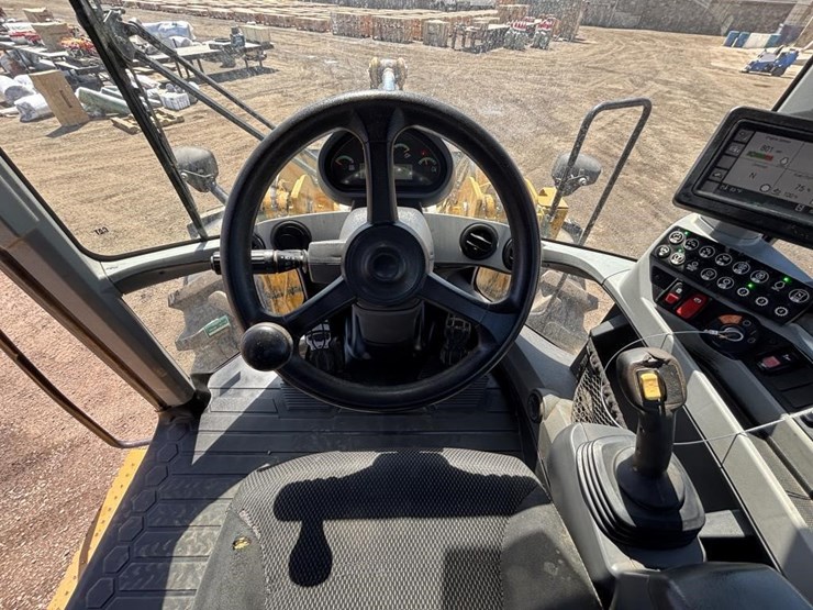 2019-caterpillar-930m-image-32