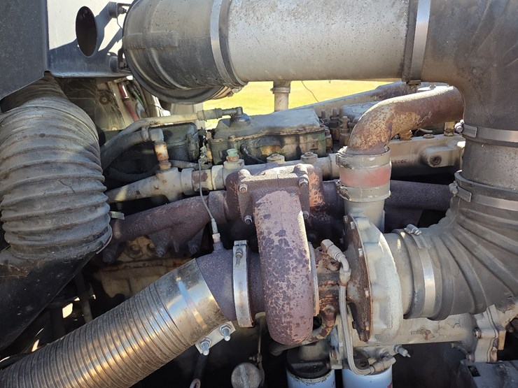 1988-freightliner-day-cab-semi-image-43