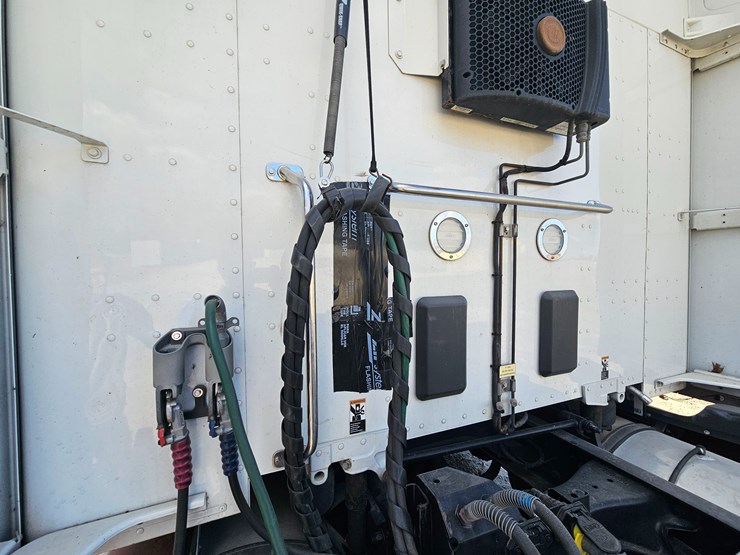 2021-kenworth-t680-image-93