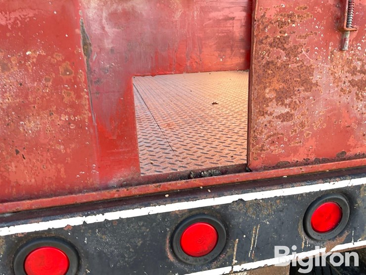 international-4700-image-12