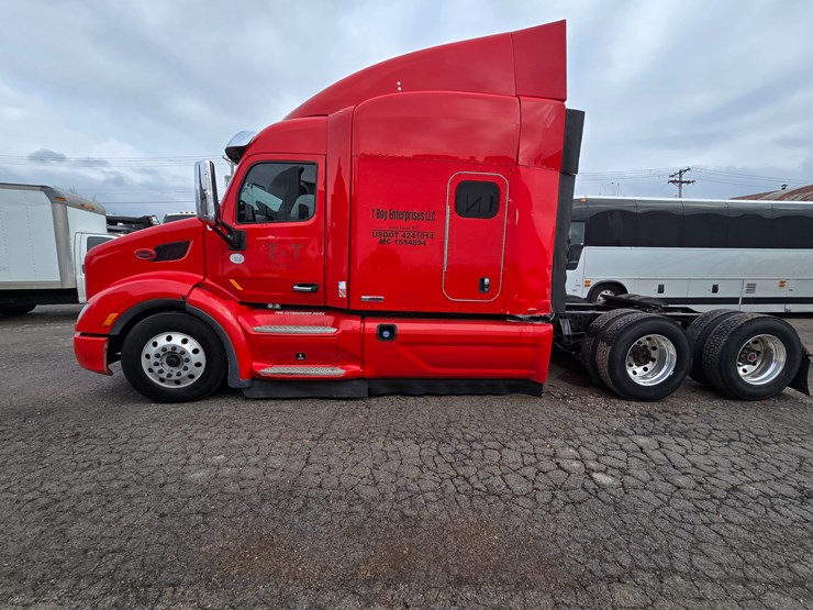 2017-peterbilt-579-image-9