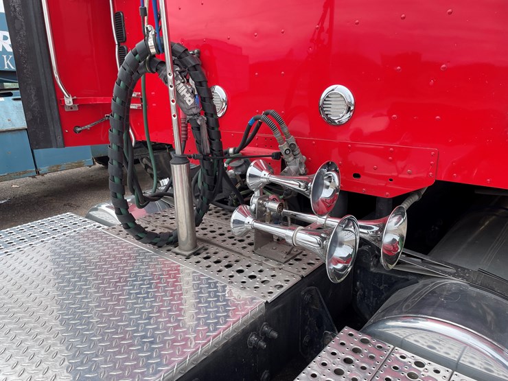 #1043-•-2009-freightliner-semi-(wi-title-in-delay)-image-19