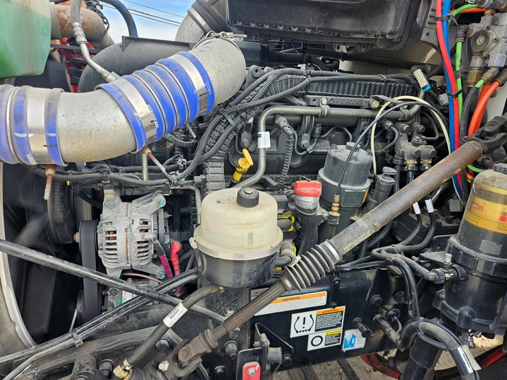 peterbilt-579-image-23