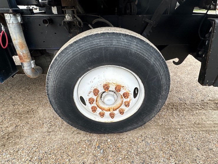 2004-capacity-tj7000-image-22