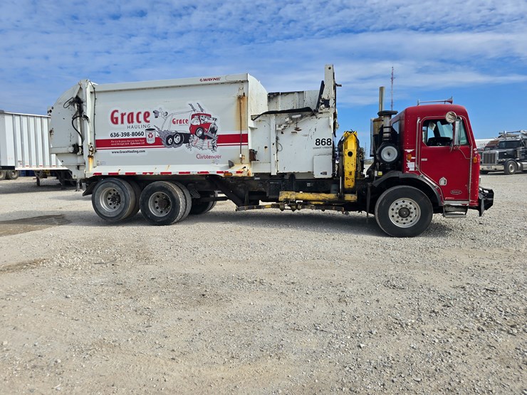 2003-peterbilt-320-image-34