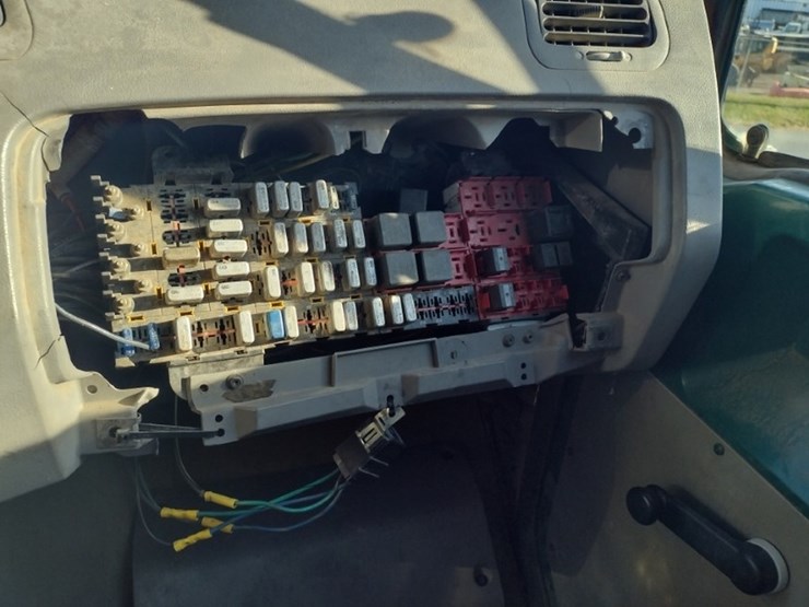 ford-lt9513-image-35