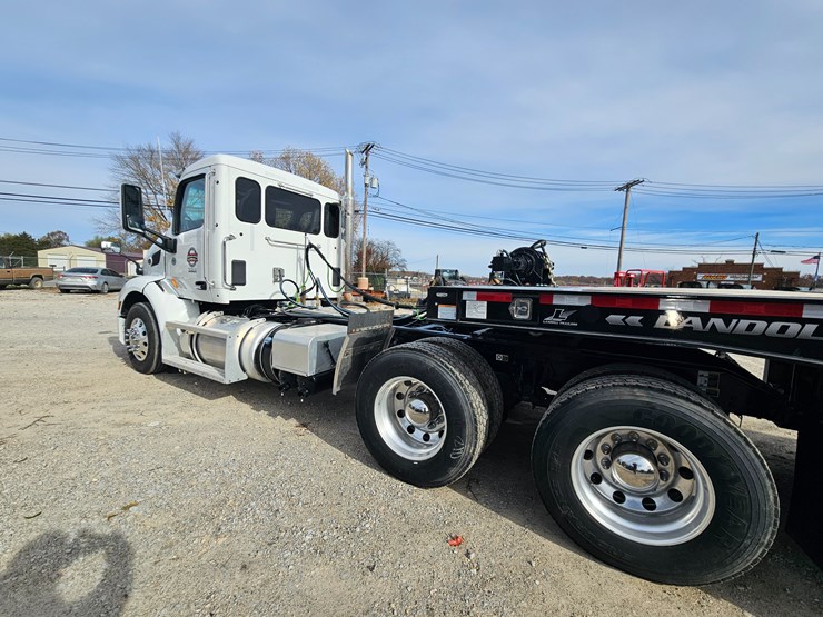 peterbilt-579-image-9