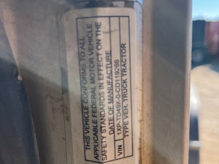 2012-peterbilt-367-image-19