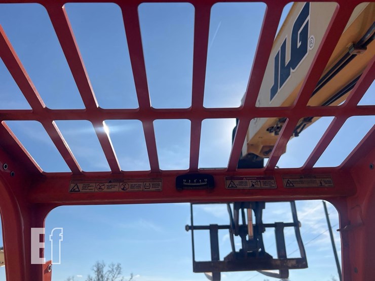 2018-jlg-742-image-30