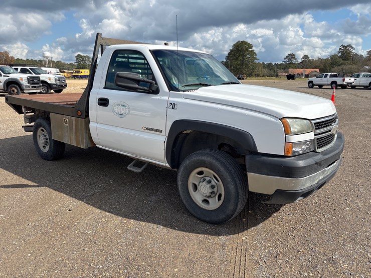 2006-chevrolet-2500hd-image-2