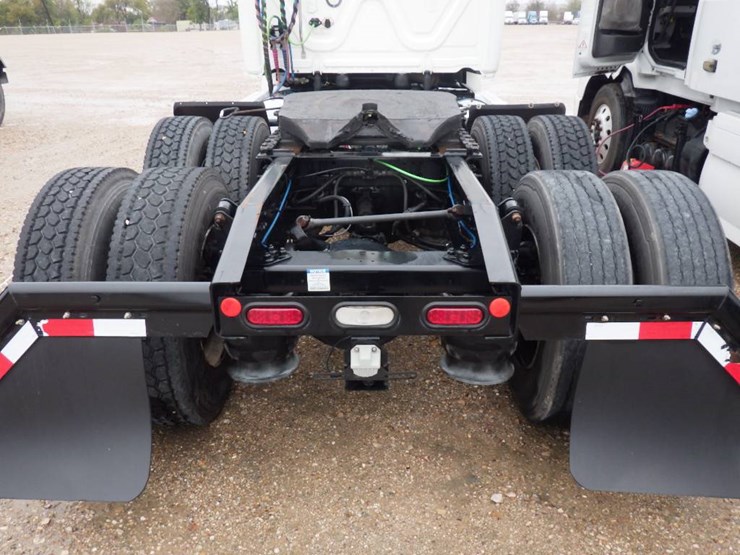 freightliner-cascadia-126-image-10