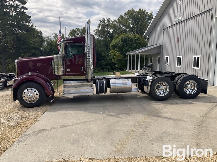 2017-kenworth-w900l-image-8