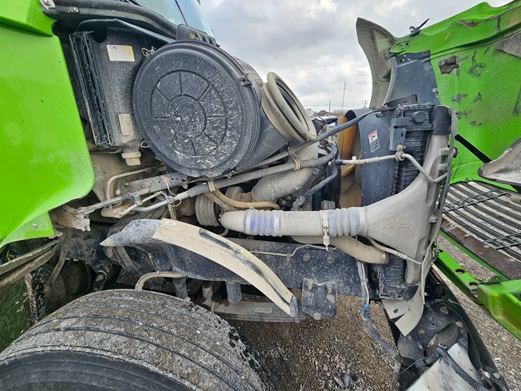 freightliner-columbia-112-image-62