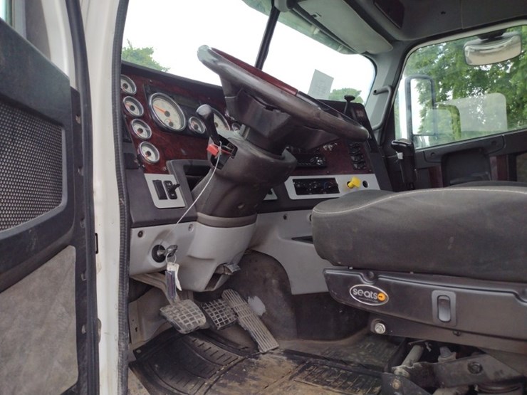 freightliner-122sd-image-15