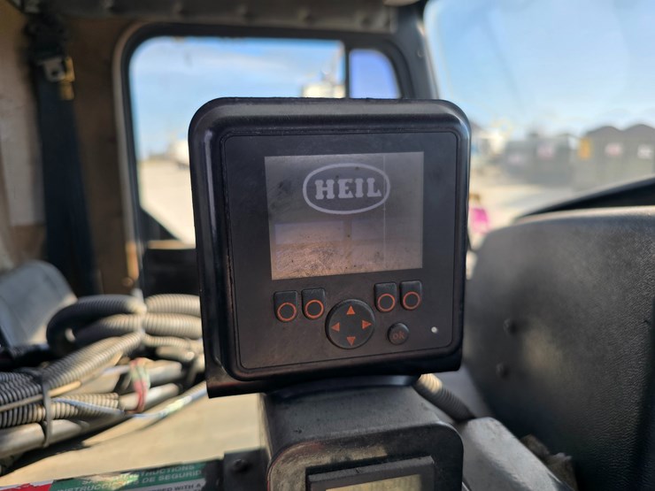 2003-peterbilt-320-image-66