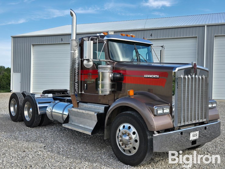 2013-kenworth-w900-image-3