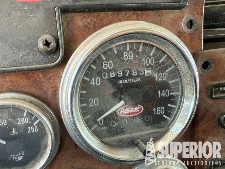 peterbilt-335-image-7