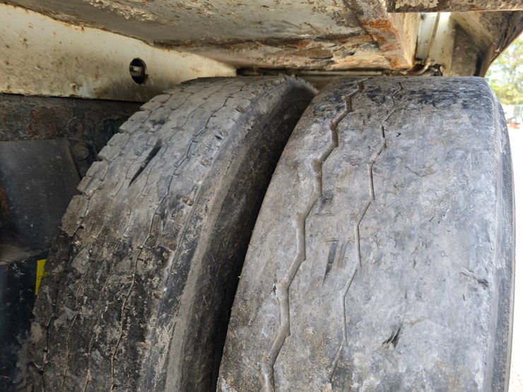 2003-peterbilt-320-image-103