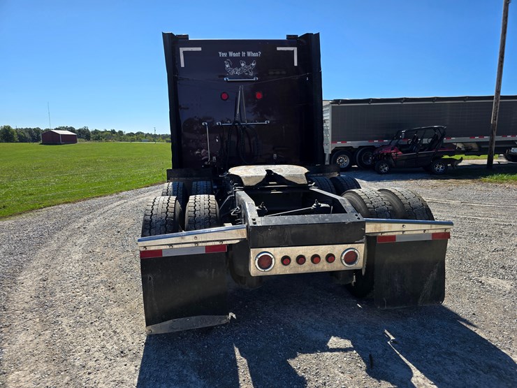 peterbilt-579-image-19