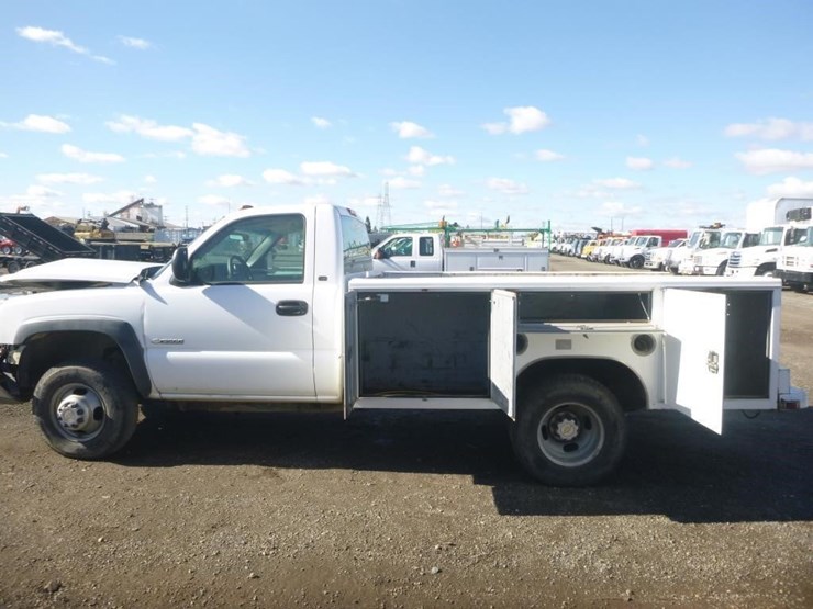 2005-chevrolet-3500-image-5