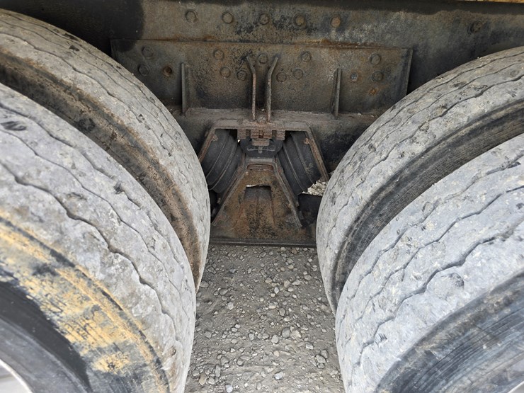 2003-peterbilt-320-image-98