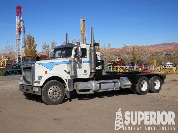 2006-freightliner-fld120-classic-image-1