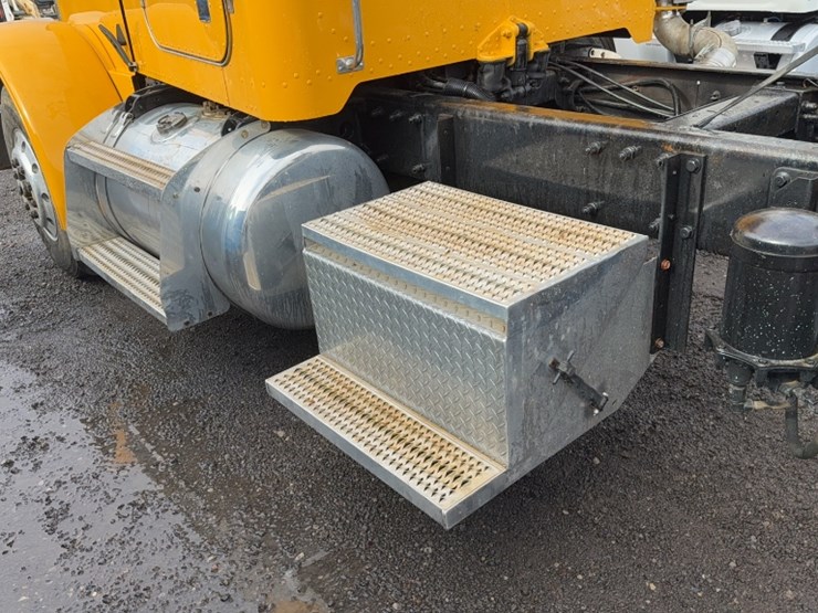 1997-peterbilt-379-image-14