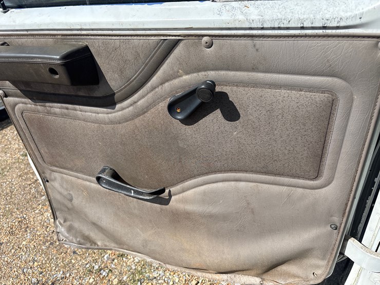 international-4700-image-13