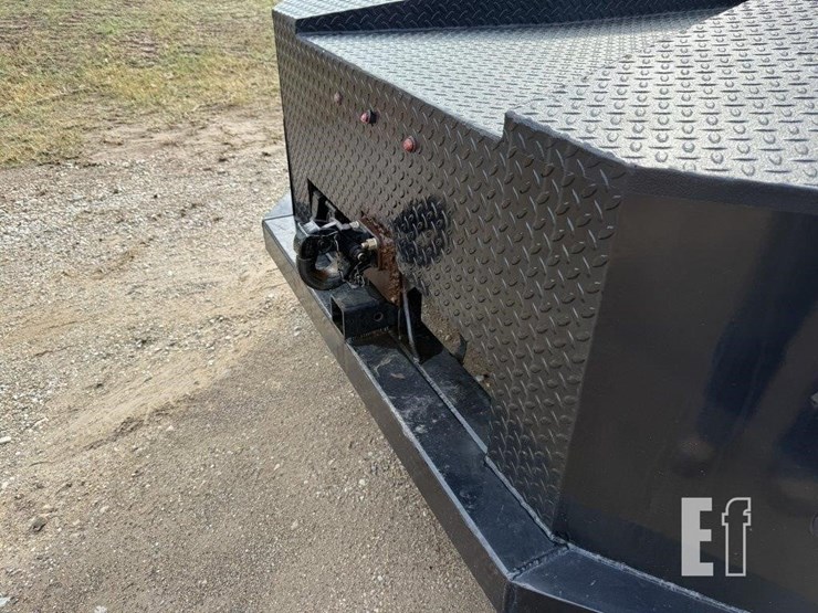 peterbilt-330-image-11