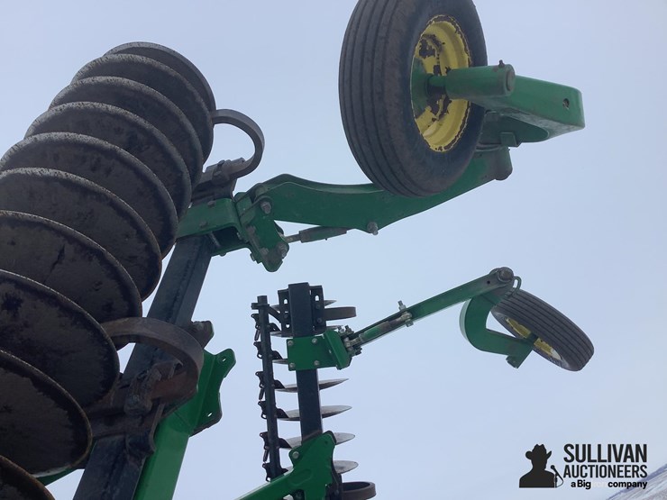 2014-john-deere-2623vt-image-15