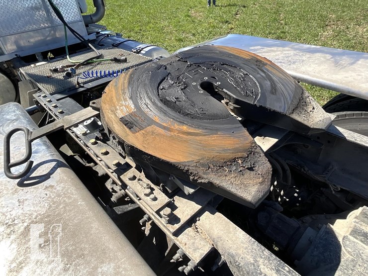 2013-mack-pinnacle-chu613-image-17