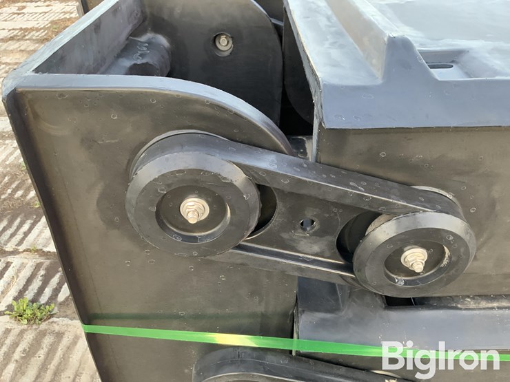 raaft-pivot-tire-tracks-image-15