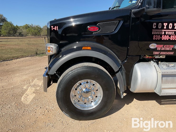 peterbilt-567-image-10
