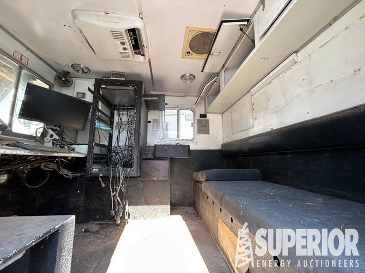 peterbilt-357-image-10