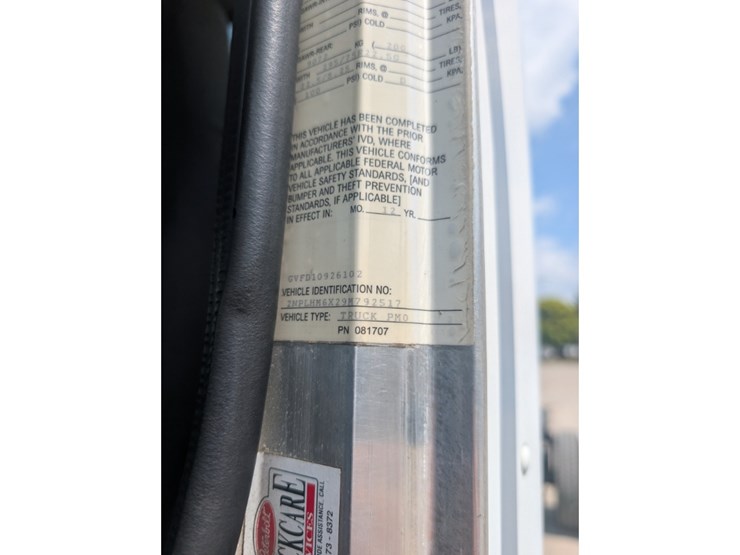 peterbilt-335-image-29